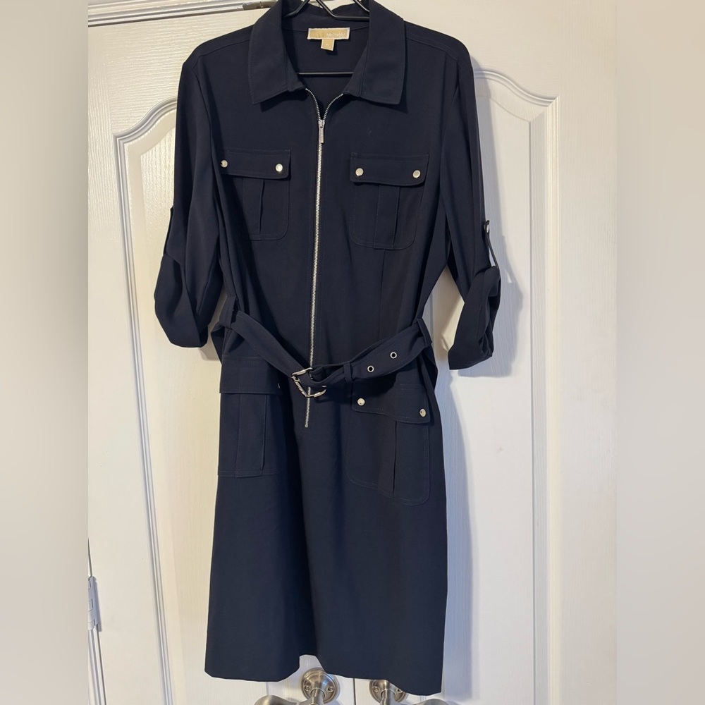 Elegant Black Zip-Up Dress